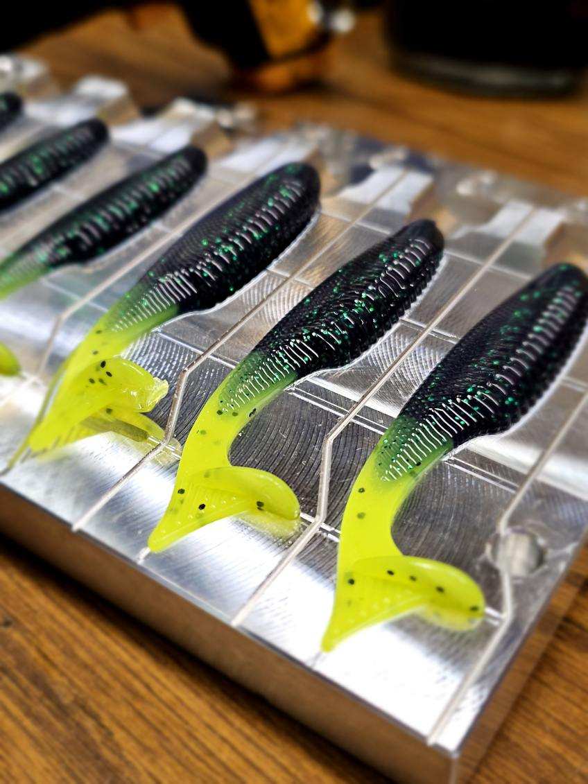 ZS Baits | 3.2" Slouch Swimbait | Junebug/Chartreuse